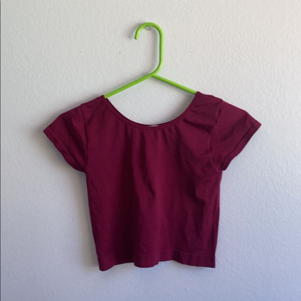 maroon cropped tee